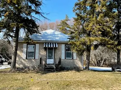 406 Queen Street, Loyalist, On K0h 1g0
