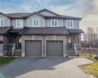 923 Blossom Street, Kingston, On K7p 0n2