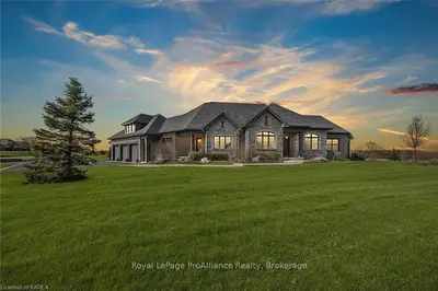 100 Binnacle View Drive, Front Of Leeds & Seeleys Bay, On K7g 2v5
