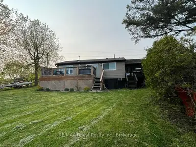 4559 Highway 2, Front Of Leeds & Seeleys Bay, On, K7g 2v5