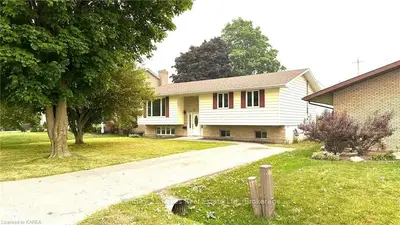 111 Elmwood Drive, Gananoque, On K7g 3a5