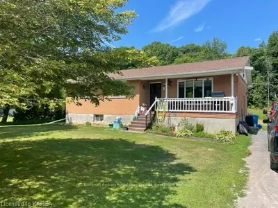 46 Gananoque Lake Rd Road, Front Of Leeds & Seeleys Bay, On K7g 2v4