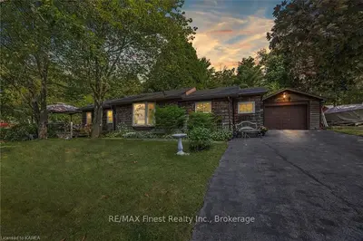 76 IVY LEA Road, Front of Leeds & Seeleys Bay, ON K0E 1L0