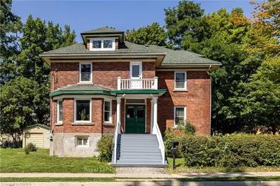 110 Clarence Street, Gananoque, On K7g 2c7