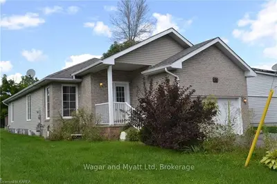 143 Park Street, Deseronto, On K0k 1x0