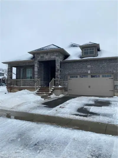 201 Pauline Tom Avenue, Kingston, On K7k 0g1