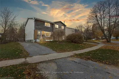 10 Carriage Court Avenue, Kingston, On K7k 5x2