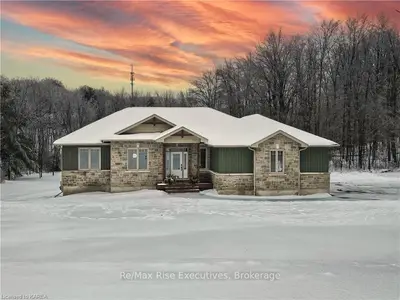 20 Owen Avenue, Front Of Leeds & Seeleys Bay, On K7g 2v4