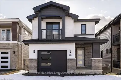 32 Erie Court, Loyalist, On K7n 0e3