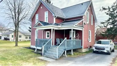15 Railway Street, Lansdowne Village, On K0e 1l0
