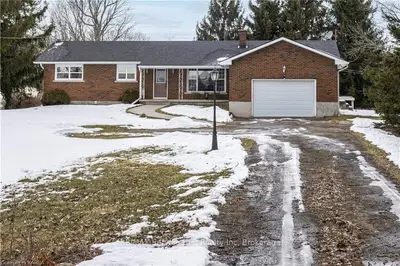 530 COUNTY ROAD 2 Road, Front of Leeds & Seeleys Bay, ON K0E 1L0