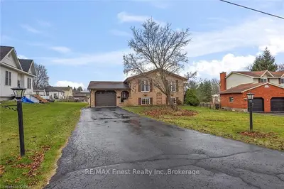 4 CARDIFF Lane, Greater Napanee, ON K7R 3V9