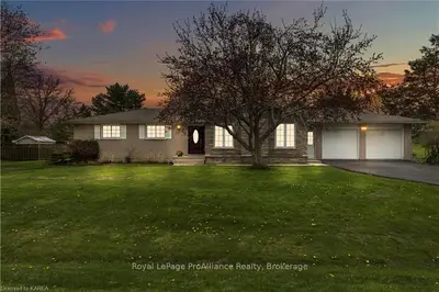 130 Kinogama Avenue, Kingston, On K7l 4v1