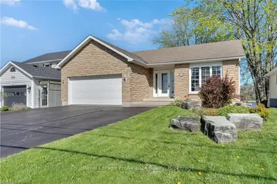 456 A Dundas Street W, Greater Napanee, On K7r 2c1