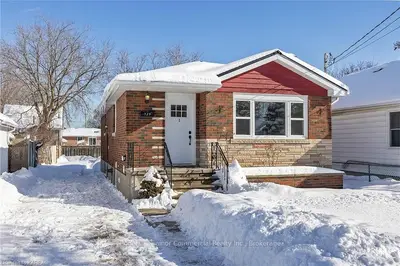 739 Victoria Street, Kingston, On K7k 4s8