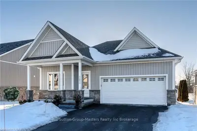 102 Country Club Drive, Loyalist, On K0h 1g0