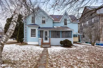 16 Grand Trunk Avenue, Lansdowne Village, On K0e 1l0