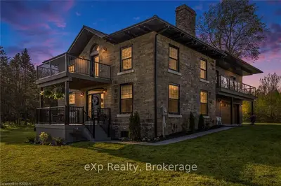 282 Thousand Islands Parkway, Front Of Leeds & Seeleys Bay, On K0e 1l0