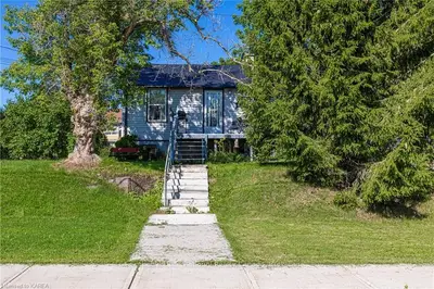 380 Victoria Avenue, Gananoque, On K7g 2s5
