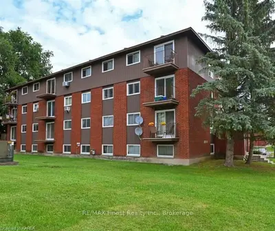 2 Charlotte Place 16, Brockville, On K6v 6t4