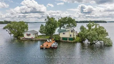 1 Willow, Front Of Leeds & Seeleys Bay, On, K0e 1l0