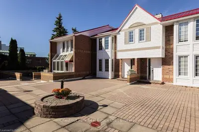 1 Place D'armes Place 62, Kingston, On K7k 6s3