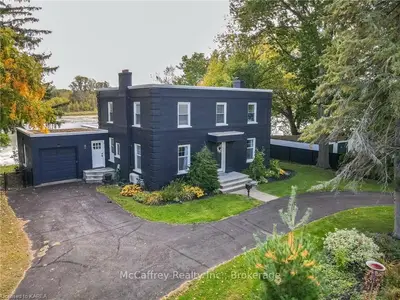 442 DUNDAS Street W, Greater Napanee, ON K7R 2C1