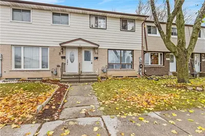 29 Splinter Drive 15, Greater Napanee, On K7r 3r6