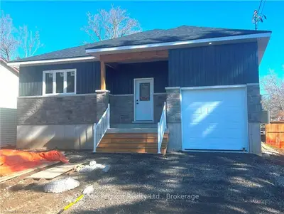 6 Union Street, Lansdowne Village, On K0e 1l0