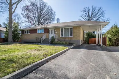 34 Grosvenor Court, Kingston, On K7m 3c3