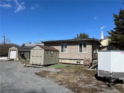 31 Cross Street, Stone Mills, On K0k 1z0