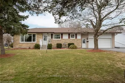 421 Dundas Street W, Greater Napanee, On K7r 2b9