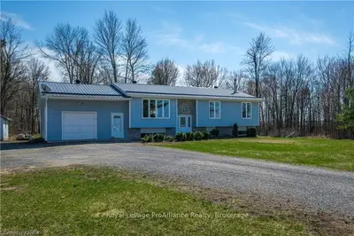 144 Fairfax Road, Front Of Leeds & Seeleys Bay, On K0e 1l0