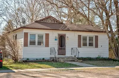 22 Garden Street, Lansdowne Village, On K0e 1l0