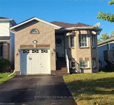 818 Peachwood Street, Kingston, On K7p 3g6