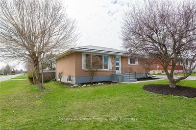 14 Hyland Court, Loyalist, On K7n 1g9