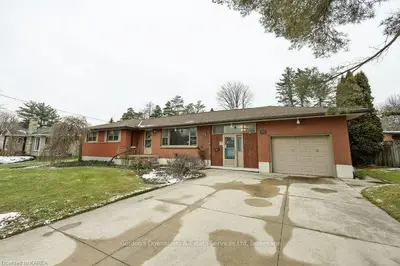 675 Westmount Crescent, London South, On N6k 1p3