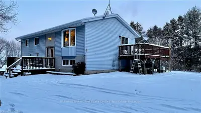 683 County Rd 2, Front Of Leeds & Seeleys Bay, On, K0e 1l0