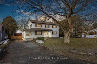 445 Dundas St. W, Greater Napanee, On, K7r 2b9