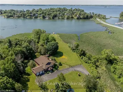 911 School Road Road, Kingston, On K7l 4v1