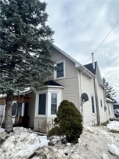 10 Gilbert Street, Lansdowne Village, On K0e 1l0