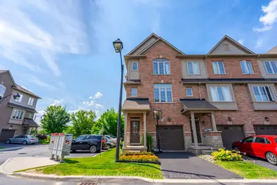 Condo Townhouse in Hamilton