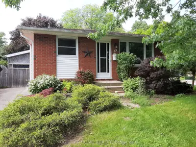 33 Barrett Crescent, London South, On N6e 1t4