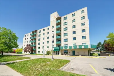 421 Fairview Drive W 203, Brantford, On N3r 7m3