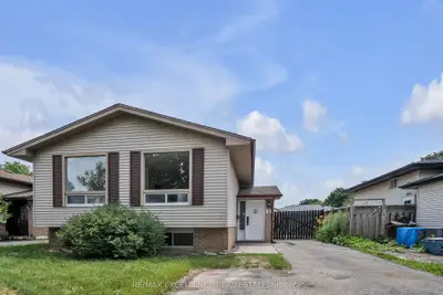 3 Camelot Crescent, London East, On N5v 3l4