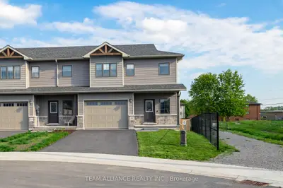 Att/Row/Townhouse in Stirling-Rawdon