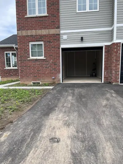 Att/Row/Townhouse in Welland