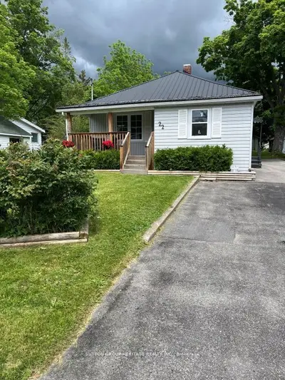 22 Alfred Street, Quinte West, On K8v 2b1