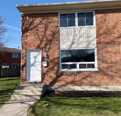 Condo Townhouse in Sarnia