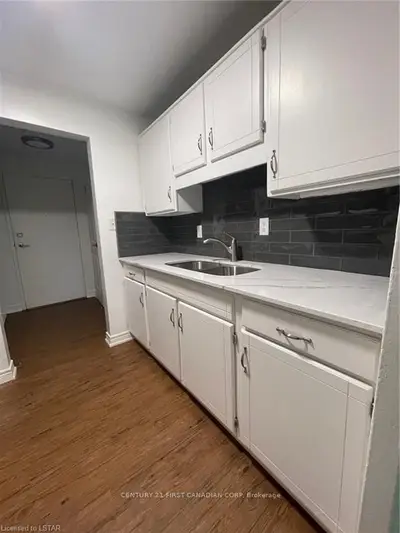 294 Saulsbury Street 211, Strathroy-caradoc, On N7g 2b2